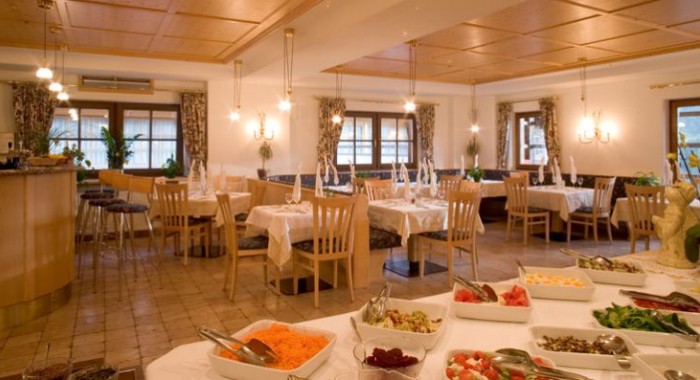 Pension Angelo, La Villa & Corvara ski chalet, image 3